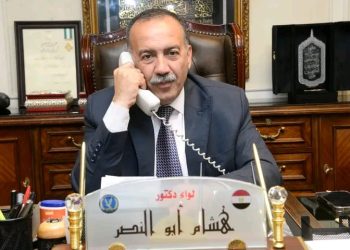 محافظ أسيوط يهنئ أوائل الثانوية العامة على الجمهورية من أبناء المحافظة خلال إتصالات تليفونية