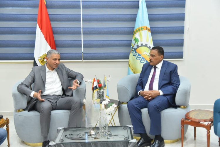 محافظ مطروح يستقبل رئيس مجلس إدارة شركة البحيرة لتوزيع الكهرباء 1 محافظ مطروح يستقبل رئيس مجلس إدارة شركة البحيرة لتوزيع الكهرباء