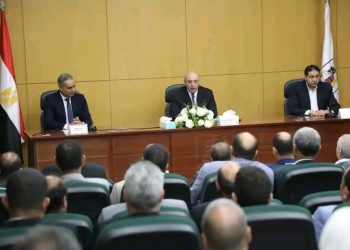 محافظ بني سويف  ورئيس جهاز حماية المستهلك يعقدان لقاءا  لاستعراض  خُطط الرقابة علي الأسواق وضبط الأسعار