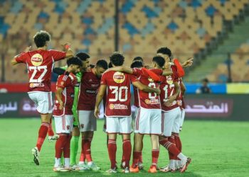 الأهلى يتحدى سموحة لاعتلاء منصة التتويج بالدورى الليلة.