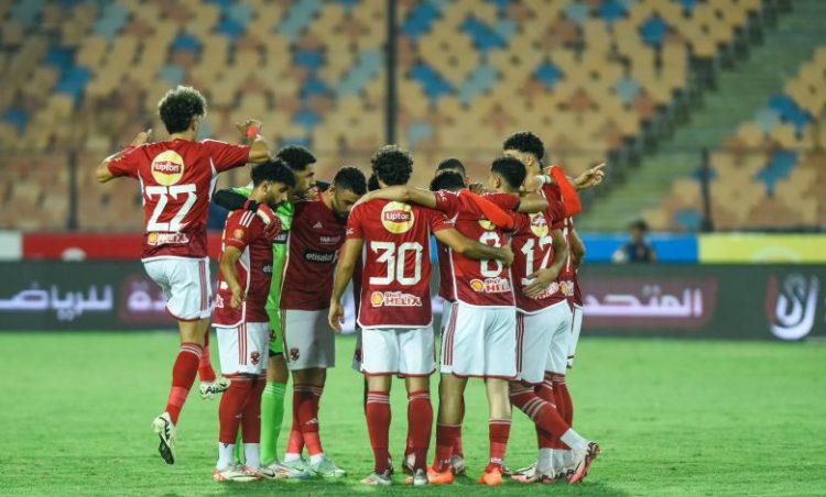 الأهلى يتحدى سموحة لاعتلاء منصة التتويج بالدورى الليلة.