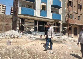 محافظ أسيوط يوجه بإستمرار حملات ازالة التعديات والاشغالات ونائبه يترأس حملة لرصد وازالة الاشغالات ومخالفات البناء بحي غرب
