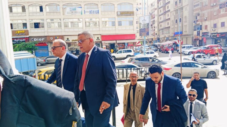 وصول المحامي اشرف عبدالعزيز لمحكمة مطروح تمهيداً للدفاع عن أحمد فتوح