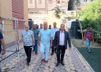 ضمن جولاته التفقدية .. وكيل وزارة الشباب بالجيزة يشيد بالبنية التحتية لمركز شباب ميت عقبة