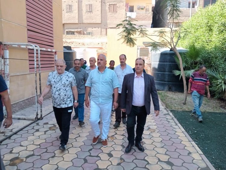 ضمن جولاته التفقدية .. وكيل وزارة الشباب بالجيزة يشيد بالبنية التحتية لمركز شباب ميت عقبة