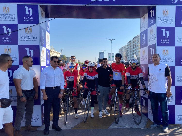 وزير الشباب والرياضة يطلق شارة بدء المهرجان الرياضي للدراجات الهوائية بالعلمين الجديدة 1 وزير الشباب والرياضة يطلق شارة بدء المهرجان الرياضي للدراجات الهوائية بالعلمين الجديدة