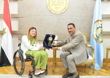 محافظ مطروح يستقبل رئيسة المجلس القومي لذوى الإعاقة خلال زيارتها للمحافظة