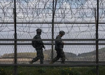 كوريا الجنوبية: بيونج يانج تستعد لتفجير طرق حدودية بين البلدين