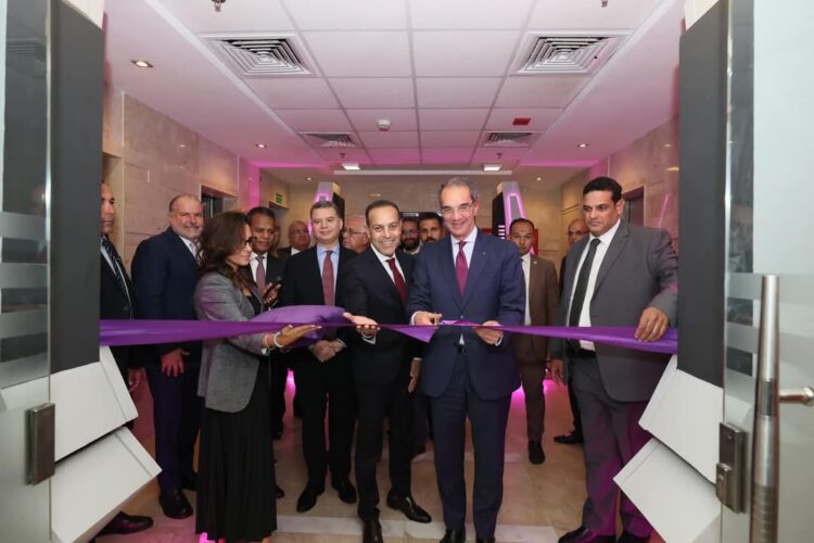 وزير الاتصالات وتكنولوجيا المعلومات يفتتح مركز تميز شركة "كومفولت" العالمية بالقاهرة 1 وزير الاتصالات وتكنولوجيا المعلومات يفتتح مركز تميز شركة “كومفولت” العالمية بالقاهرة