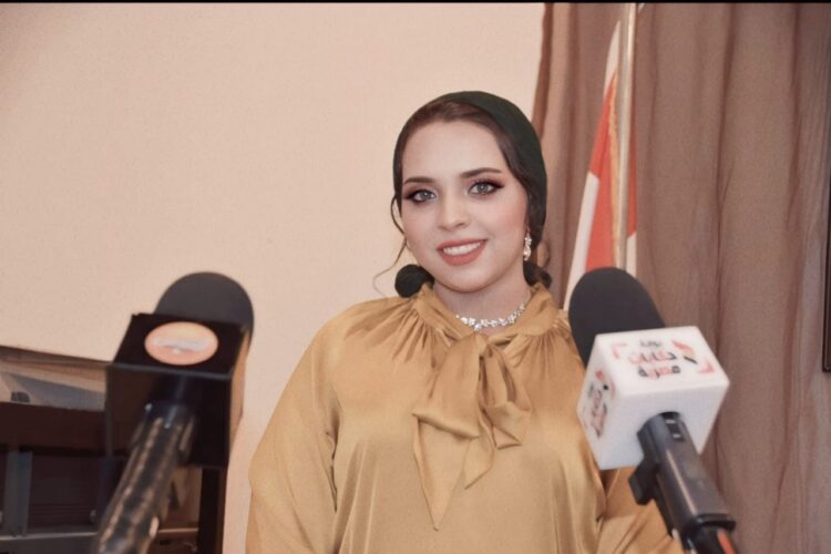 تحت عنوان “لوحة من كل لون” الفنانة التشكيلية آلاء الرفاعى تستعد لإطلاق معرض الفن التشكيلى التاسع