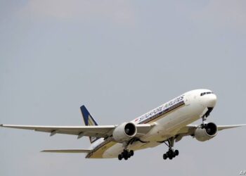 حمامة تحدث فوضي علي متن طائرة ركاب امريكية