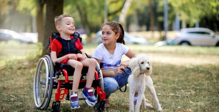 الداخلية تواصل جهودها الإنسانية دعم ورعاية خاصة للمسنين في مختلف المحافظات 1 الداخلية تواصل جهودها الإنسانية دعم ورعاية خاصة للمسنين في مختلف المحافظات