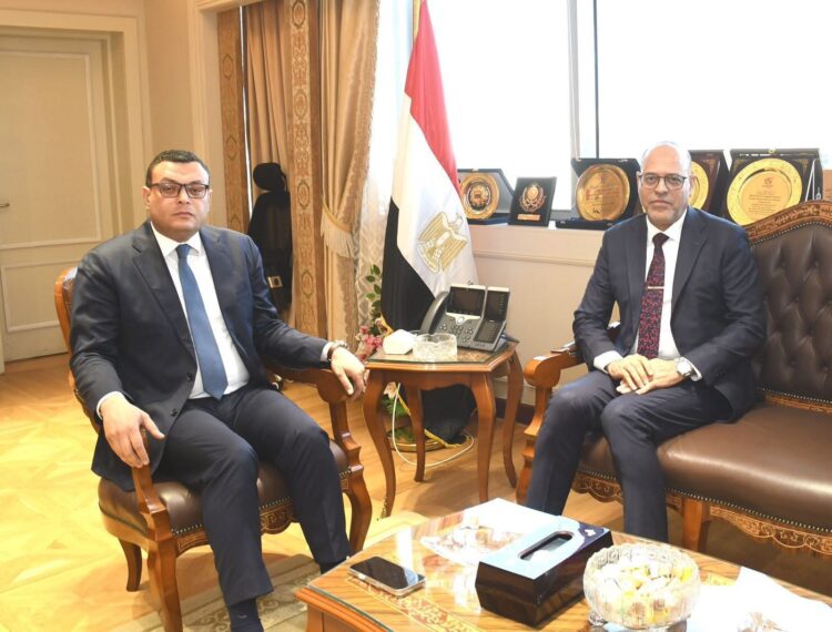 تفاصيل اجتماع وزيرا الإسكان والعمل 1 تفاصيل اجتماع وزيرا الإسكان والعمل