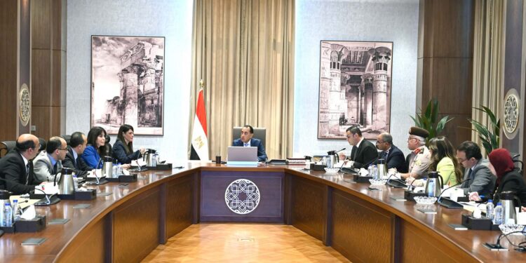 ‏رئيس الوزراء يعقد اجتماعا لمتابعة موقف حياة كريمة