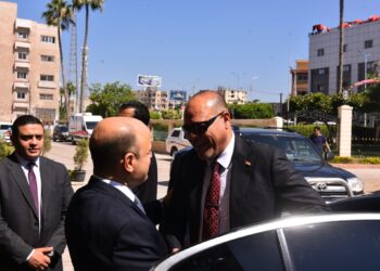 وزير العمل يلتقي محافظ كفر الشيخ لبحث تفعيل سبل التعاون في الملفات المشتركة