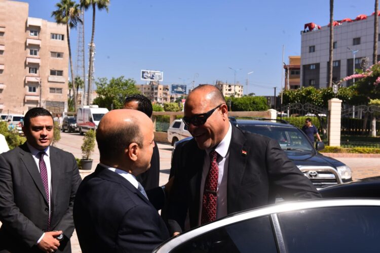 وزير العمل يلتقي محافظ كفر الشيخ لبحث تفعيل سبل التعاون في الملفات المشتركة 1 وزير العمل يلتقي محافظ كفر الشيخ لبحث تفعيل سبل التعاون في الملفات المشتركة