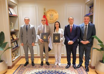 وزيرة التضامن الاجتماعي ورئيس جامعة عين شمس يوقعان بروتوكول تعاون لتدشين الدبلوم المهني للإرشاد والدعم النفسي للأطفال والمراهقين 11 وزيرة التضامن الاجتماعي ورئيس جامعة عين شمس يوقعان بروتوكول تعاون لتدشين الدبلوم المهني للإرشاد والدعم النفسي للأطفال والمراهقين