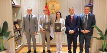 وزيرة التضامن الاجتماعي ورئيس جامعة عين شمس يوقعان بروتوكول تعاون لتدشين الدبلوم المهني للإرشاد والدعم النفسي للأطفال والمراهقين 26 وزيرة التضامن الاجتماعي ورئيس جامعة عين شمس يوقعان بروتوكول تعاون لتدشين الدبلوم المهني للإرشاد والدعم النفسي للأطفال والمراهقين