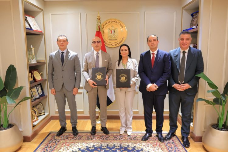 وزيرة التضامن الاجتماعي ورئيس جامعة عين شمس يوقعان بروتوكول تعاون لتدشين الدبلوم المهني للإرشاد والدعم النفسي للأطفال والمراهقين 1 وزيرة التضامن الاجتماعي ورئيس جامعة عين شمس يوقعان بروتوكول تعاون لتدشين الدبلوم المهني للإرشاد والدعم النفسي للأطفال والمراهقين