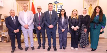 وزيرة التضامن الاجتماعي خلال افتتاح مقر المعرض الدائم لصندوق دعم الصناعات الريفية والبيئية «لوتس» بالعجوزة 1 وزيرة التضامن الاجتماعي خلال افتتاح مقر المعرض الدائم لصندوق دعم الصناعات الريفية والبيئية «لوتس» بالعجوزة