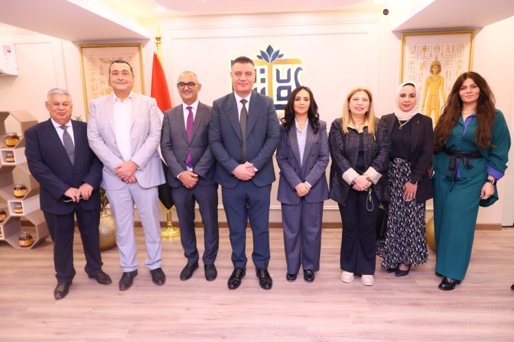وزيرة التضامن الاجتماعي خلال افتتاح مقر المعرض الدائم لصندوق دعم الصناعات الريفية والبيئية «لوتس» بالعجوزة 1 وزيرة التضامن الاجتماعي خلال افتتاح مقر المعرض الدائم لصندوق دعم الصناعات الريفية والبيئية «لوتس» بالعجوزة