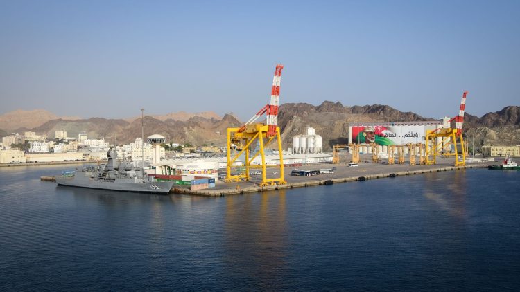 ستاندرد آند بورز: مسارات عُمان بعيداً عن هرمز تدعم آفاقها الاقتصادية 1 ستاندرد آند بورز: مسارات عُمان بعيداً عن هرمز تدعم آفاقها الاقتصادية