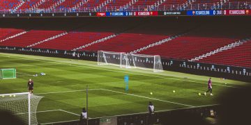 برشلونة يقود أنتوني غوردون نحو آفاق جديدة في مسيرته الكروية